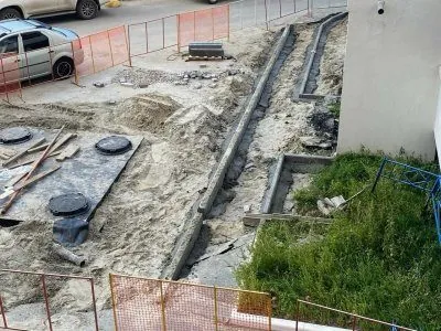 Заливка бетонного основания на городской площадке